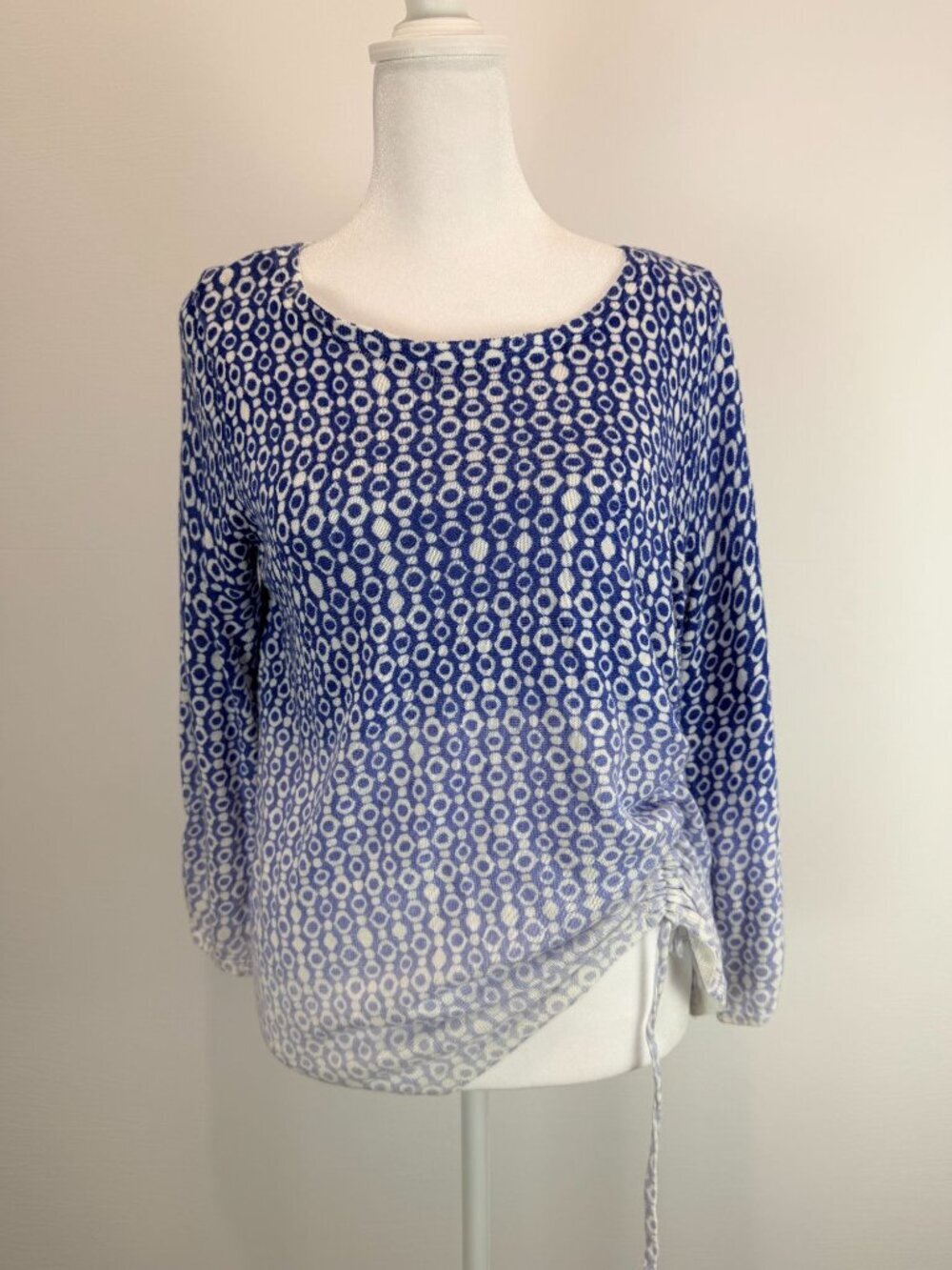 Chico’s Women’s Blue White Geometric Ruched Side Knit Top Size 0 Small